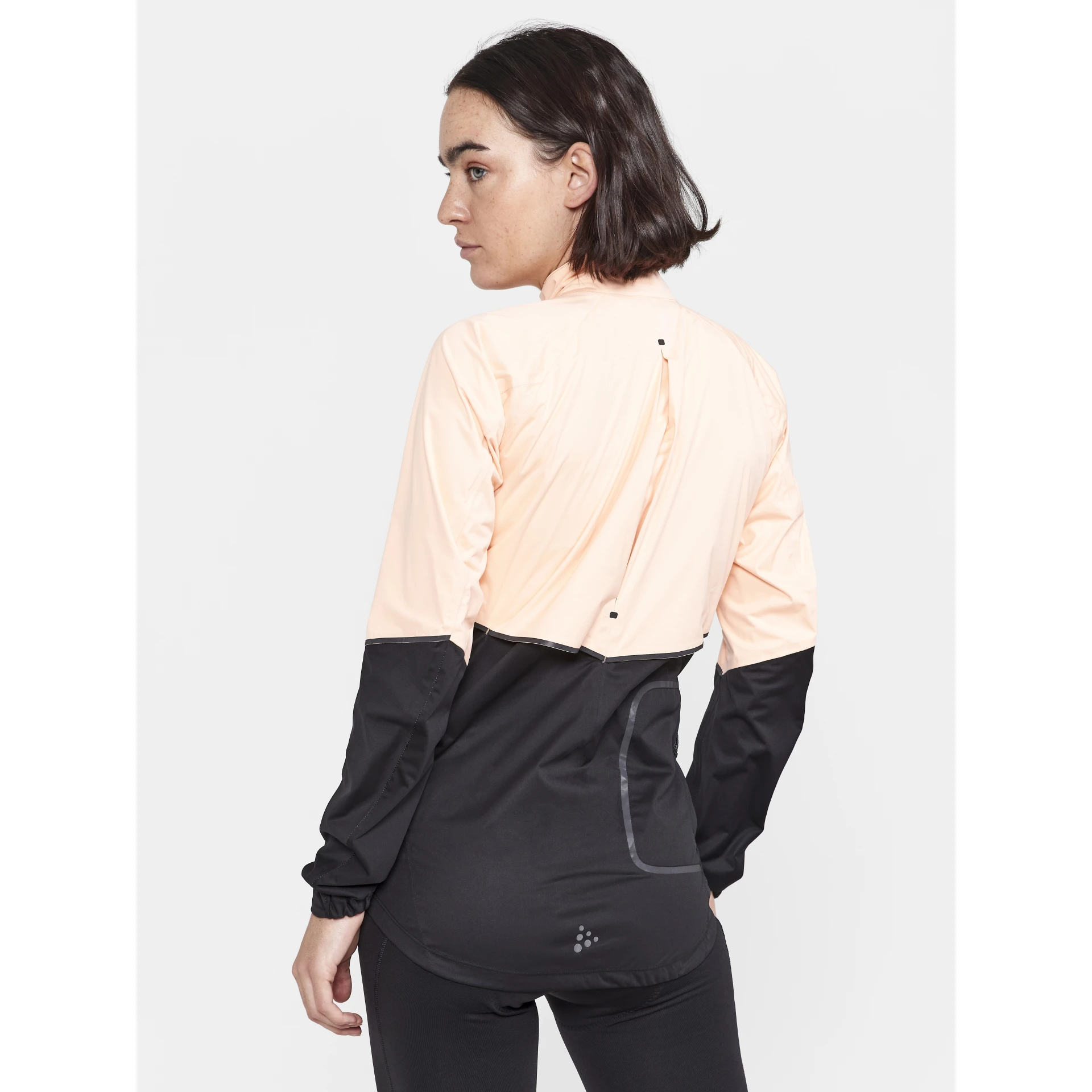 CRAFT Adv_Endur_Hydro_Jacket_W 1910559 840999 COSMO-BLACK