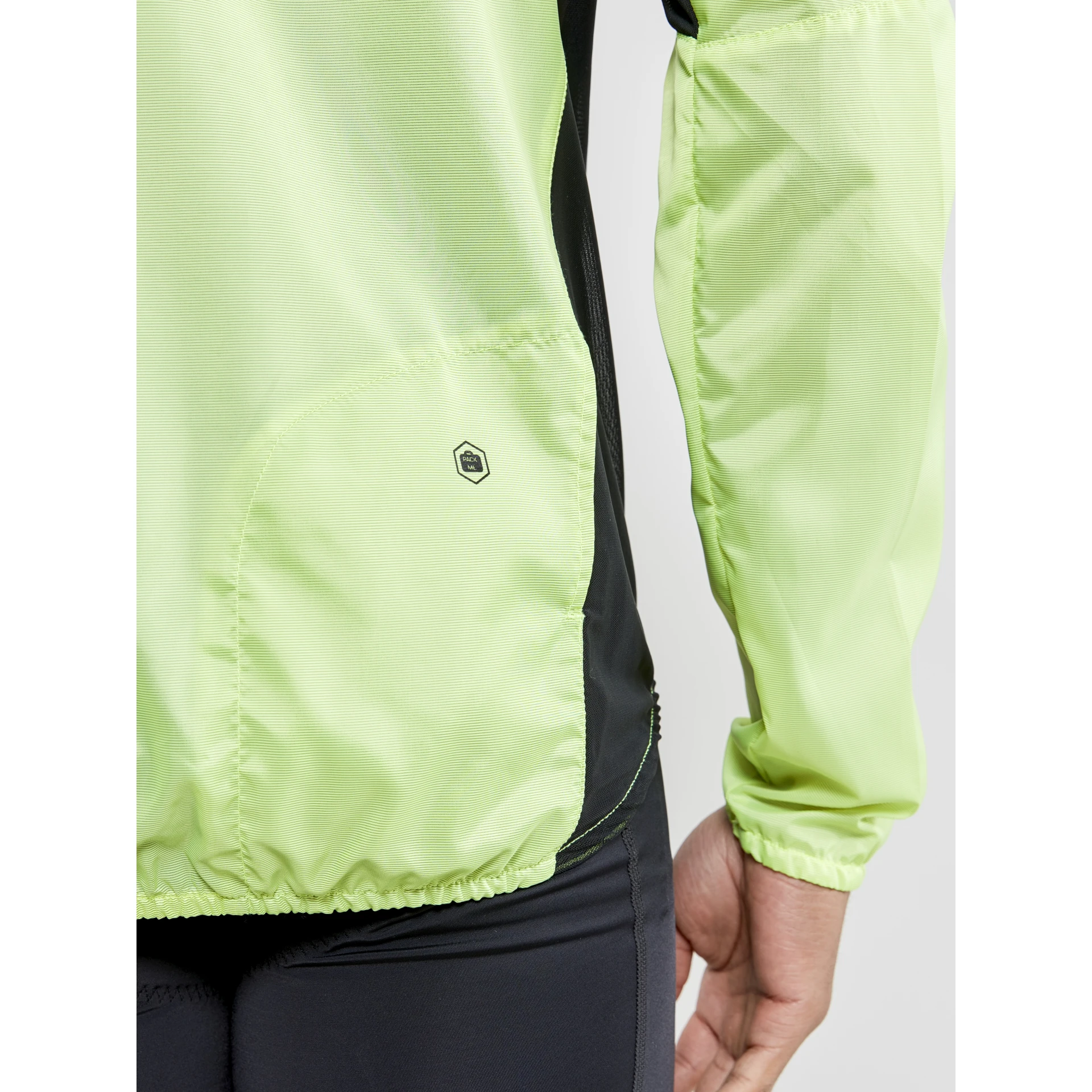 CRAFT Adv_Essence_Light_Wind_Jacket_M 1908813 851000 FLUMINO