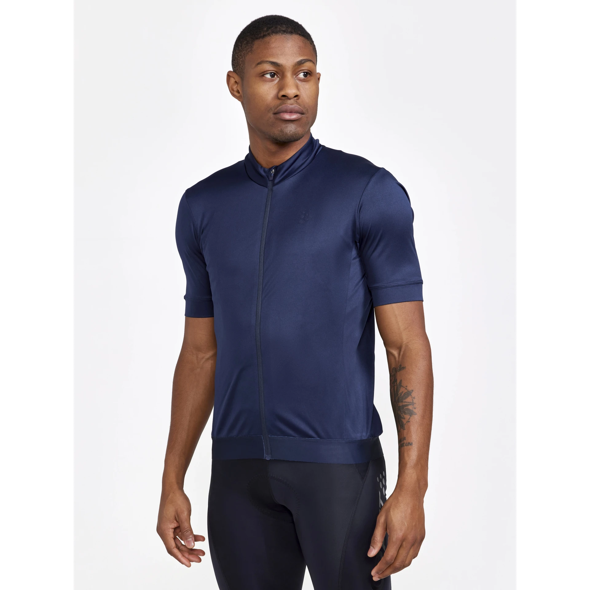 CRAFT Core_Essence_Jersey_Regular_Fit_M 1913163 396000 BLAZE