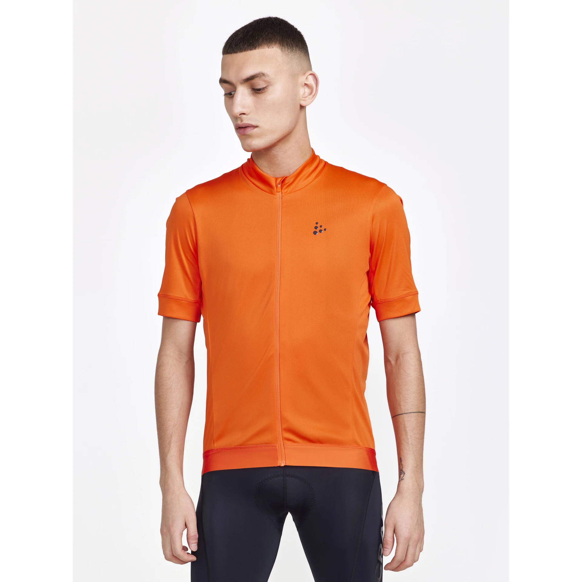 CRAFT CORE_ESSENCE_JERSEY_REGULAR_FIT_M 1913163 550000 CRACKLE