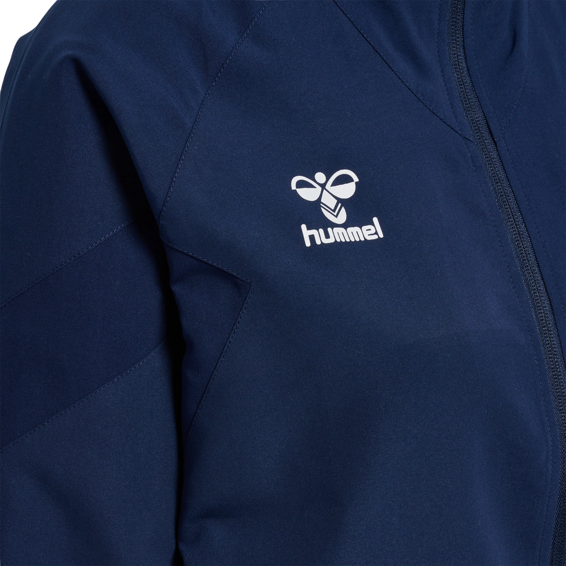 HUMMEL hmlTRAVEL_WOVEN_JACKET_WOMAN 220317 7026 MARINE