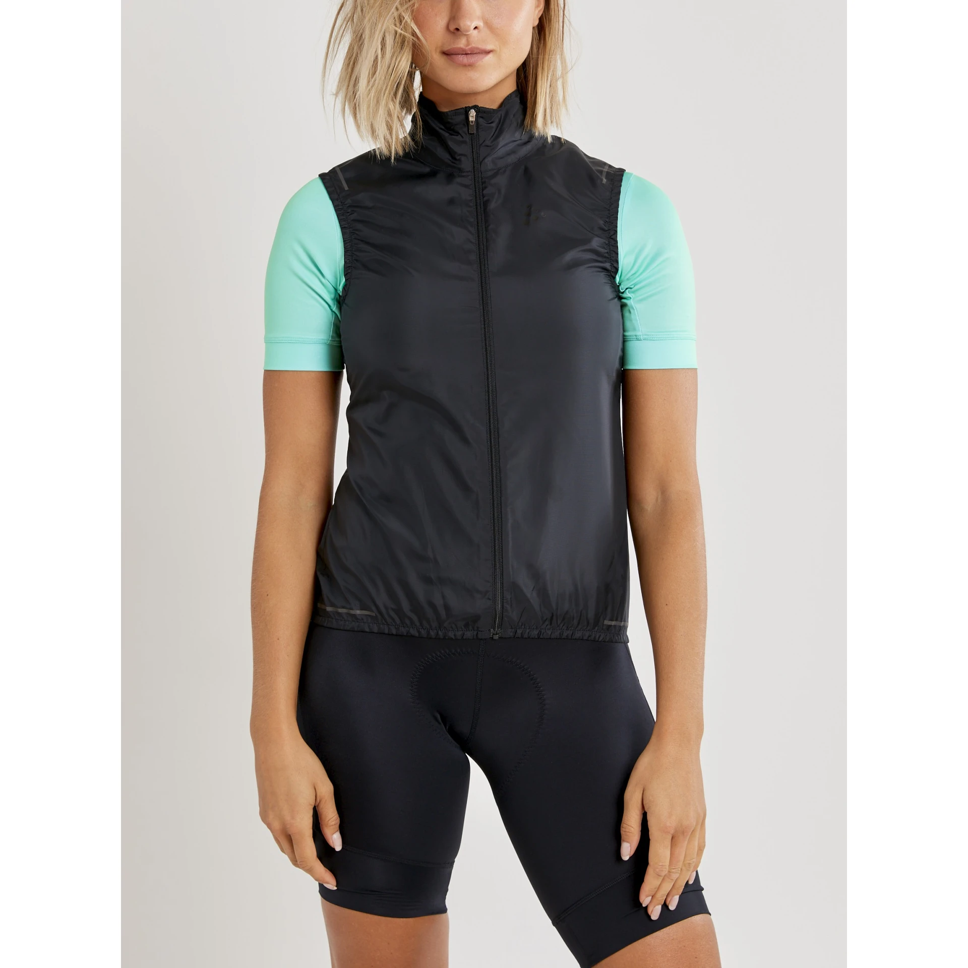 CRAFT Adv_Essence_Light_Wind_Vest_W 1908793 999000 BLACK