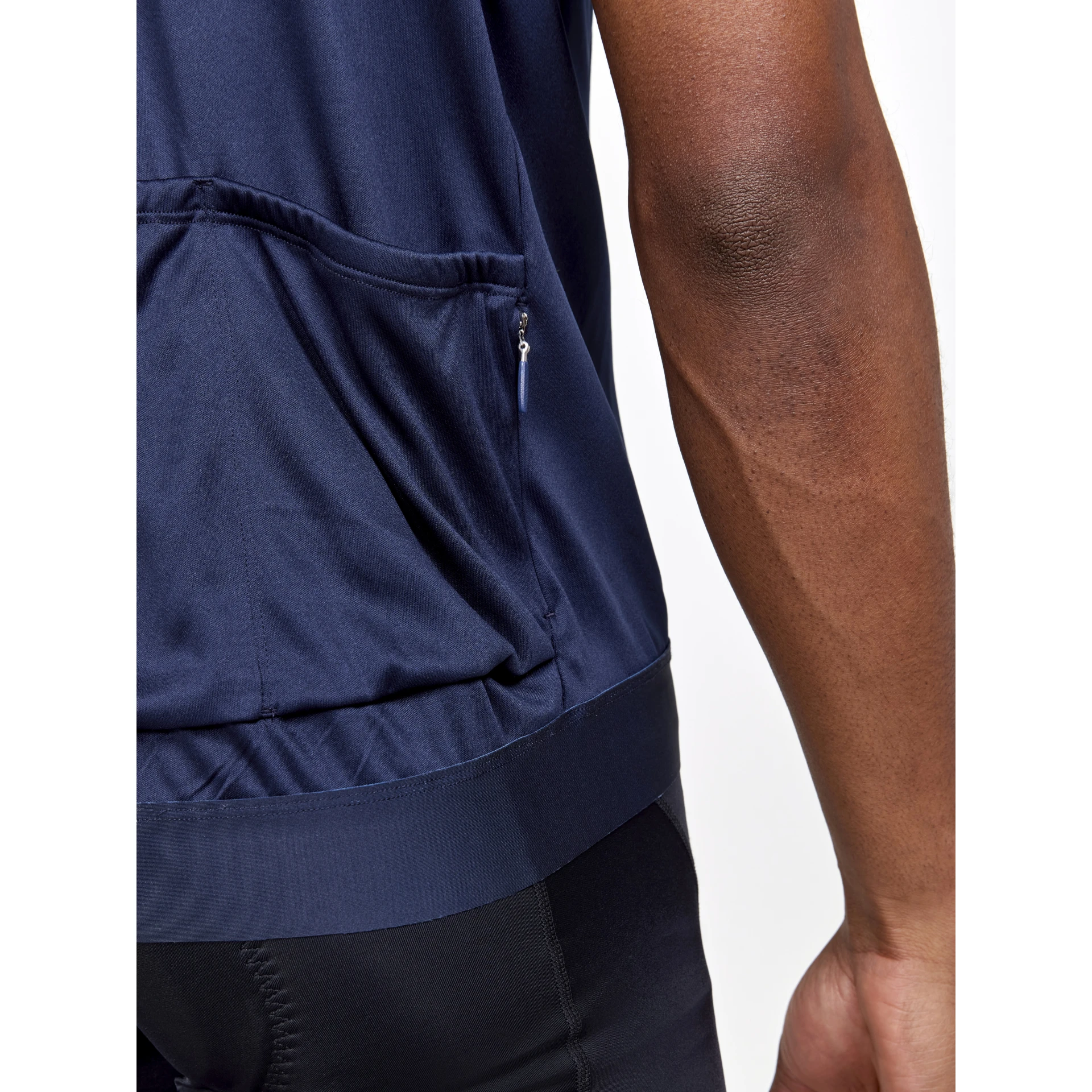 CRAFT Core_Essence_Jersey_Regular_Fit_M 1913163 396000 BLAZE