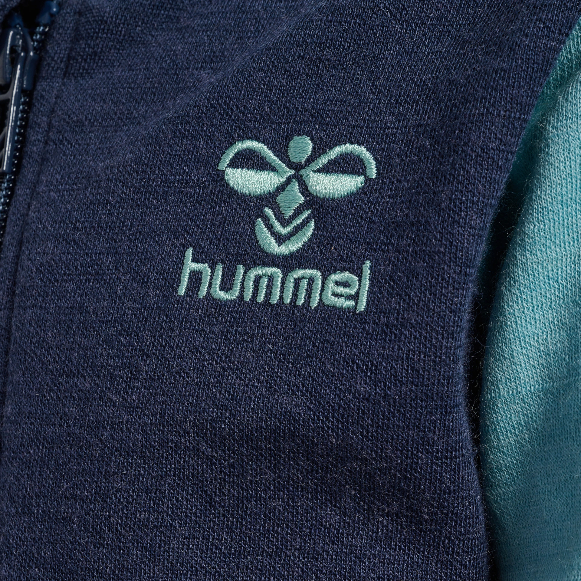HUMMEL hmlWULBATO_ZIP_JACKET 215559 1009 BLACK IRIS