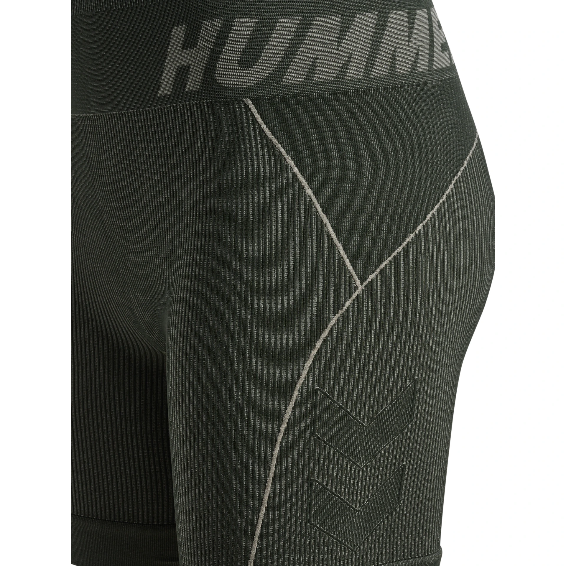 HUMMEL hmlTE_CHRISTEL_SEAMLESS_SHORTS 213755 6208 CLIMBING IVY/SEAGRASS MEL