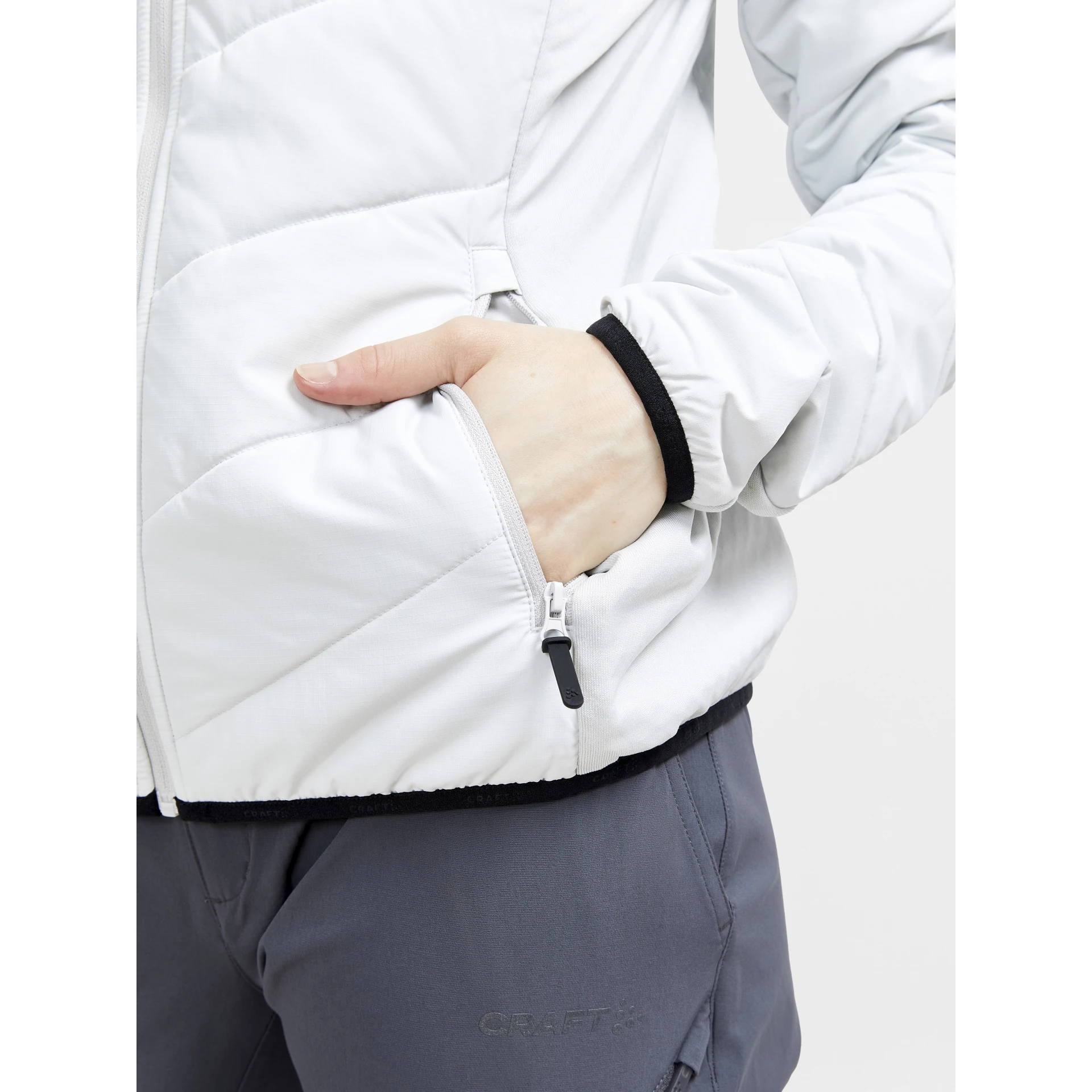 CRAFT ADV_Explore_Hybrid_Jacket_W 1911001 914000 ASH