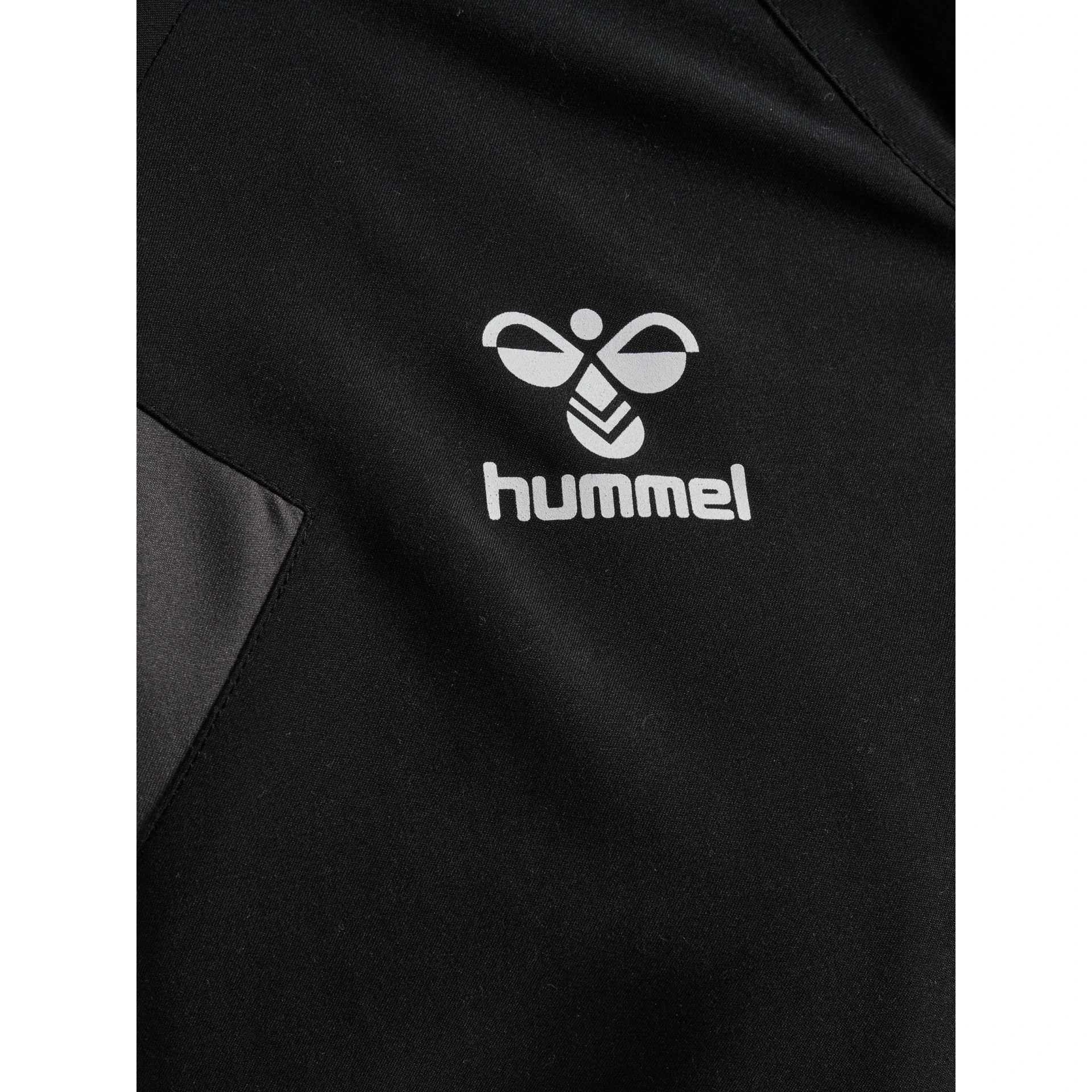 HUMMEL hmlTRAVEL_WOVEN_JACKET_WOMAN 220317 2001 BLACK