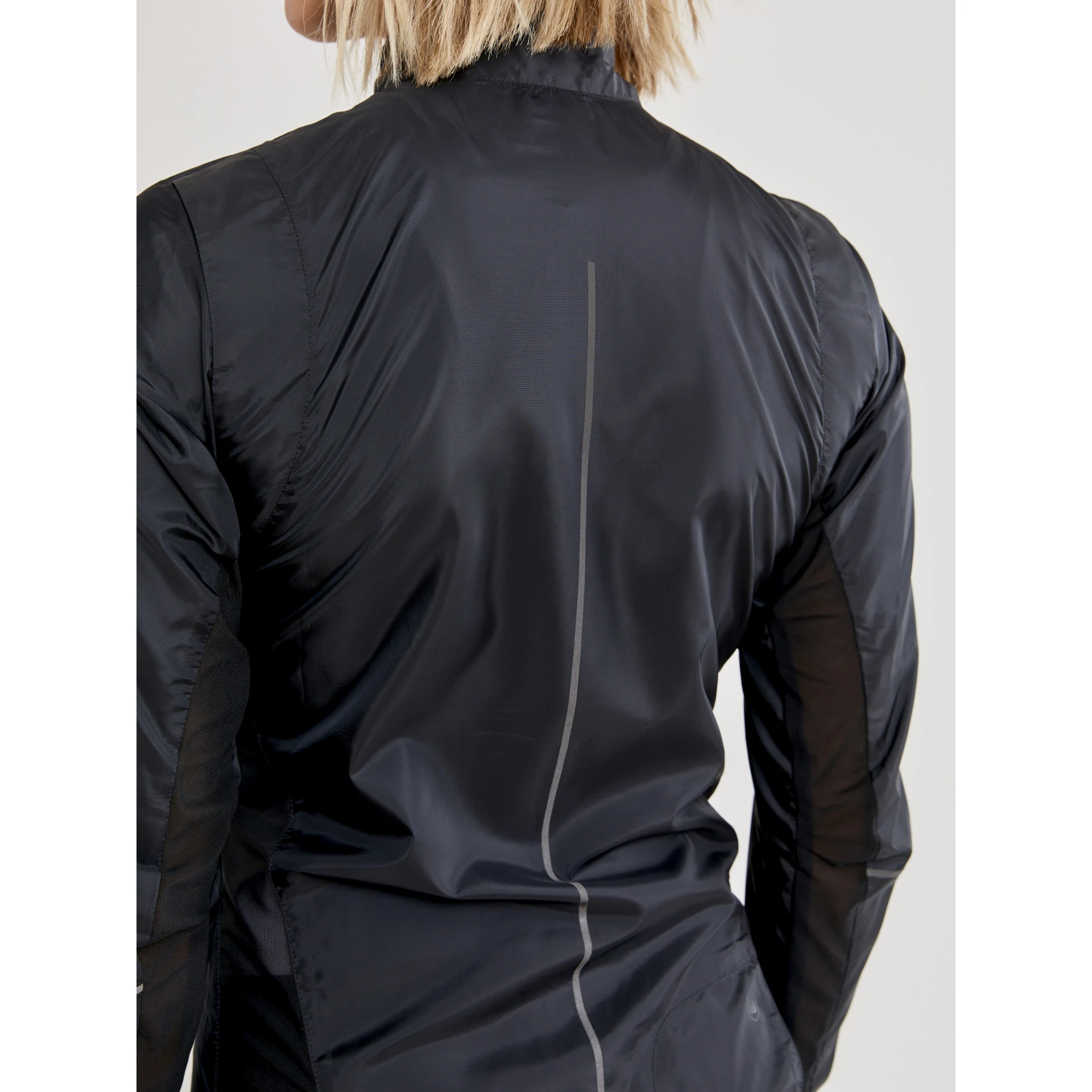 CRAFT Adv_Essence_Light_Wind_Jacket_W 1908792 999000 BLACK