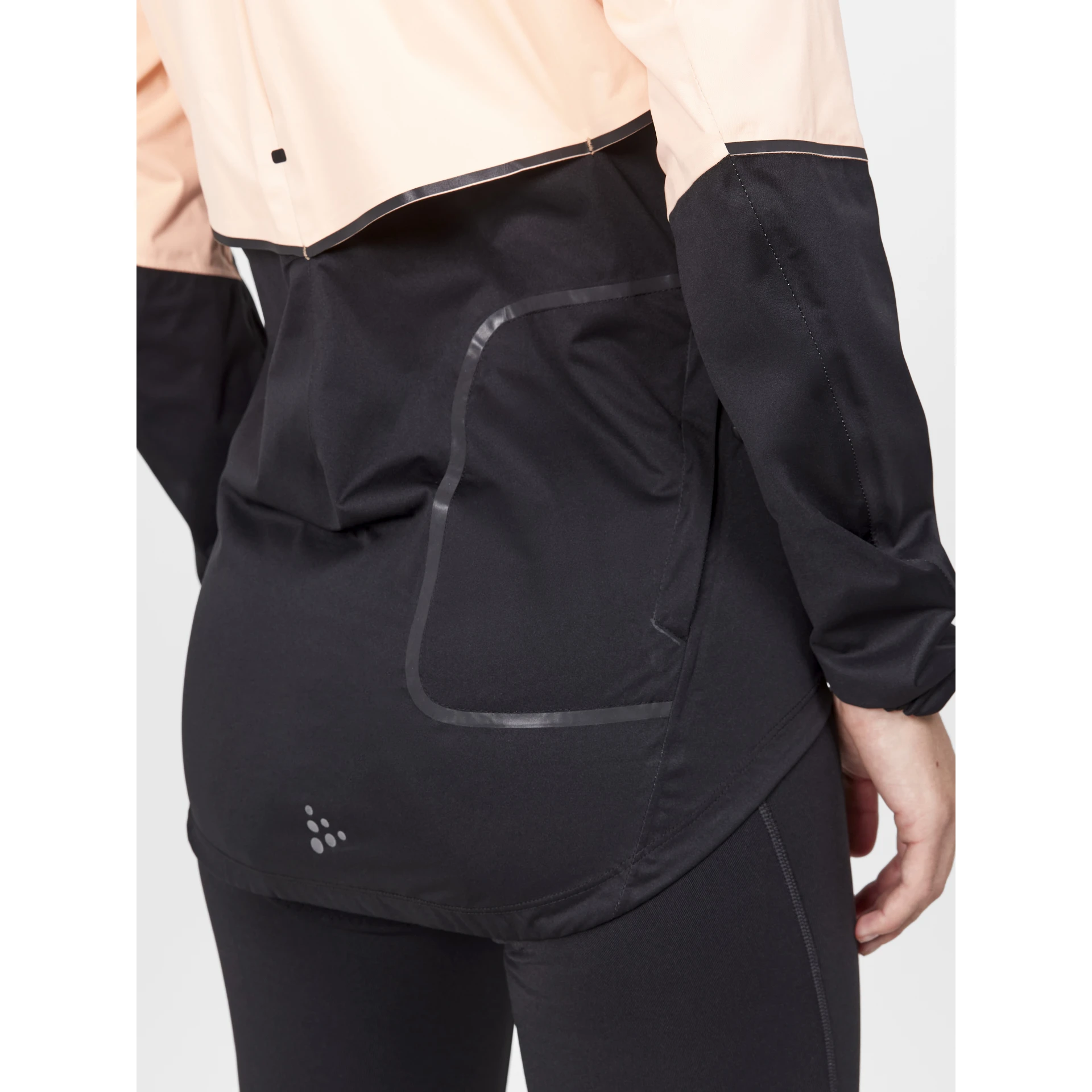 CRAFT Adv_Endur_Hydro_Jacket_W 1910559 840999 COSMO-BLACK