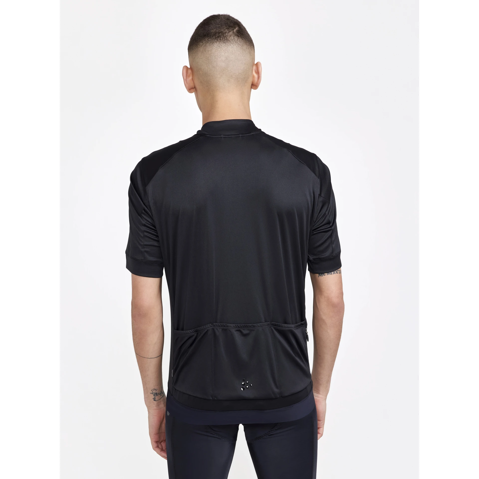 CRAFT Core_Essence_Jersey_Regular_Fit_M 1913163 999000 BLACK