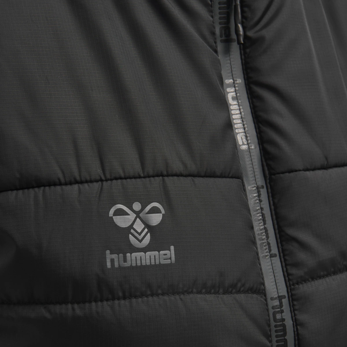 HUMMEL hmlNORTH_WAISTCOAT_WOMAN 206692 1006 BLACK/ASPHALT
