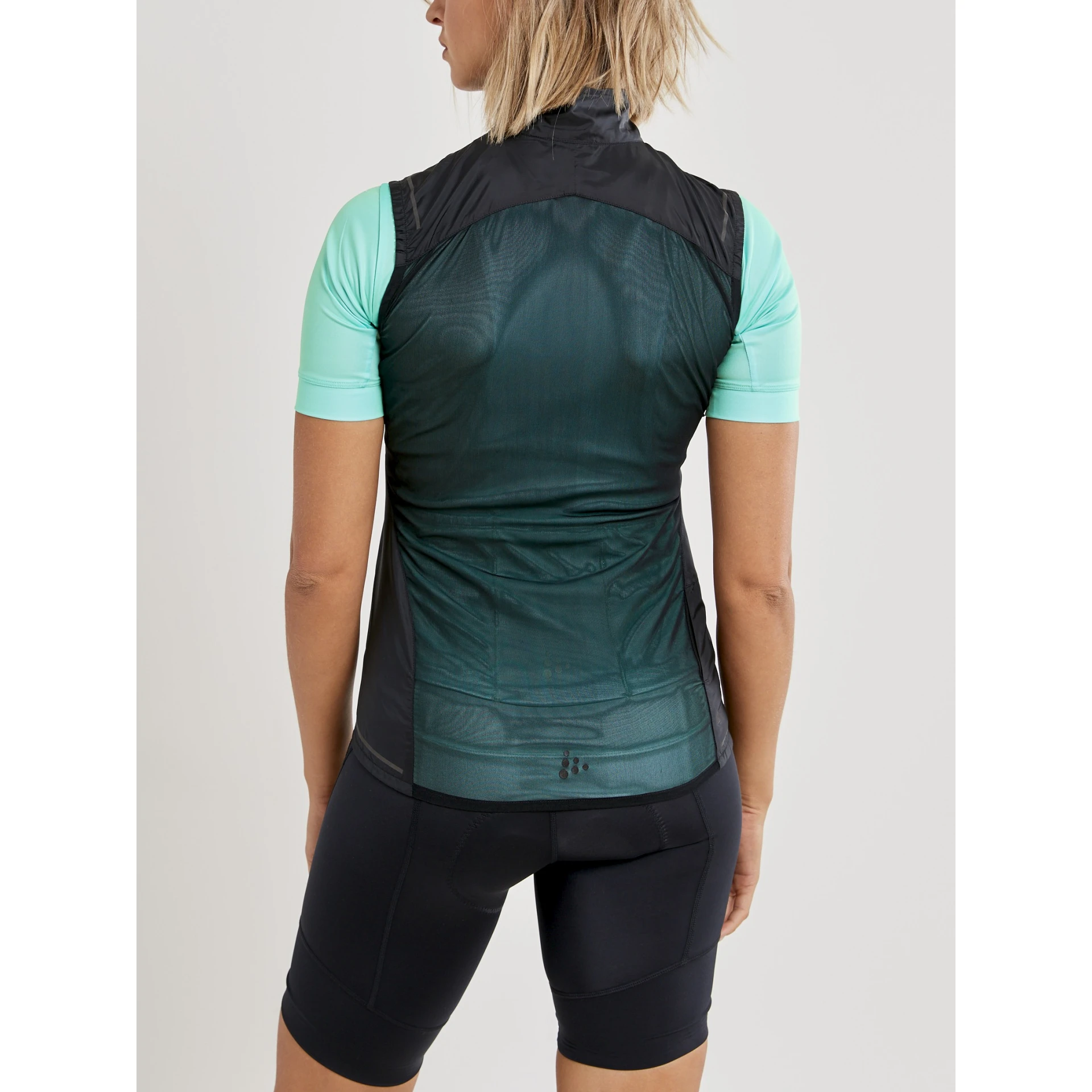 CRAFT Adv_Essence_Light_Wind_Vest_W 1908793 999000 BLACK