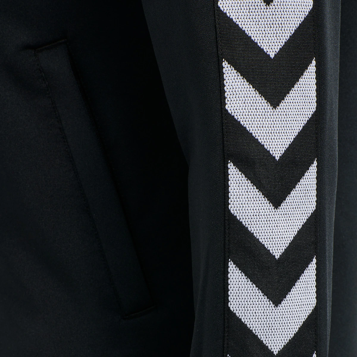 HUMMEL Damen_Unterjacke_hmlNELLY_20_ZIP_JACKET 211094 2001 BLACK